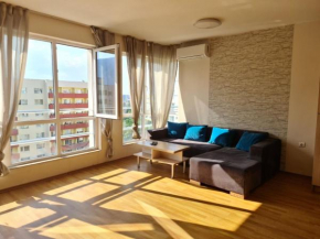 Golden apartment- free underground parking